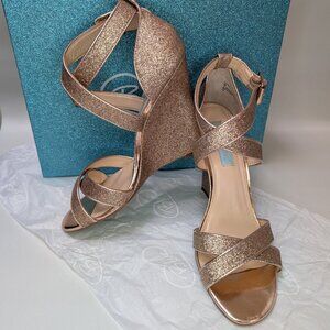 Glitzy Betsey Johnson Champagne Glitter Rose Gold Wedge Sandals, Size 8